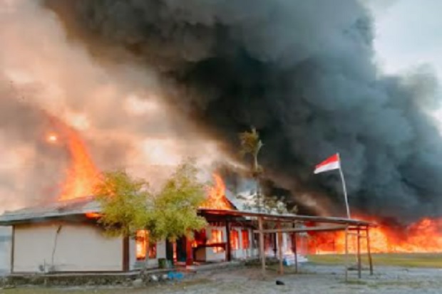 Amuk Massa Kantor KPU dan Bawaslu Yalimo Ludes Dibakar