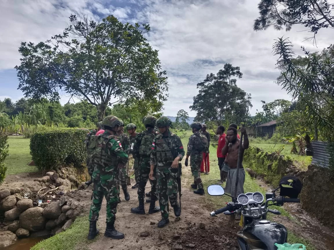 Distrik Elelim Yonif 641Laksanakan Patroli Keamanan