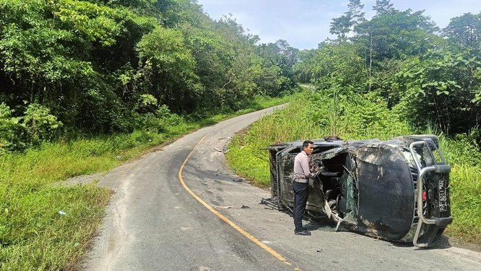Masuk Jurang Sopir Mobil Bawa 9 Guru di Keerom Papua