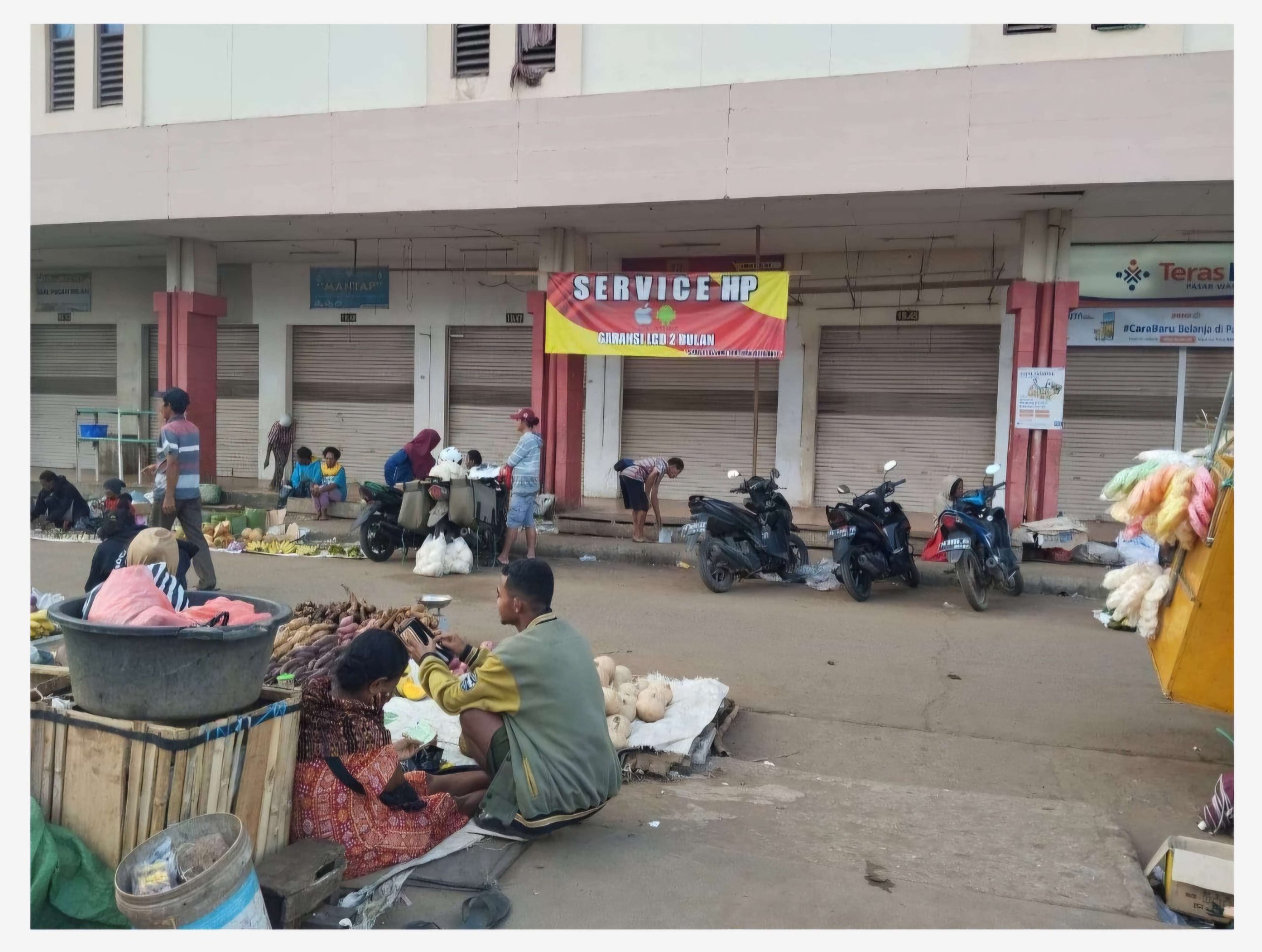 Harga Barang Kebutuhan Pokok di Pasar Wamanggu Stabil