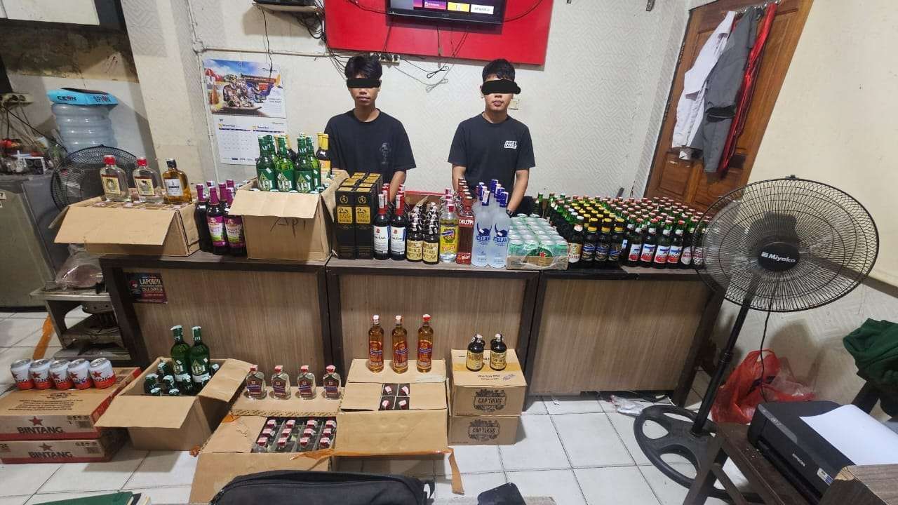 Polisi Kembali Amankan Ratusan Miras Ilegal Beserta Pemiliknya